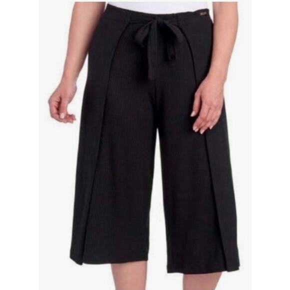 Betsey Johnson Performance Women Medium Black Ribbed Wide Leg Cropped Pants - Picture 1 of 9